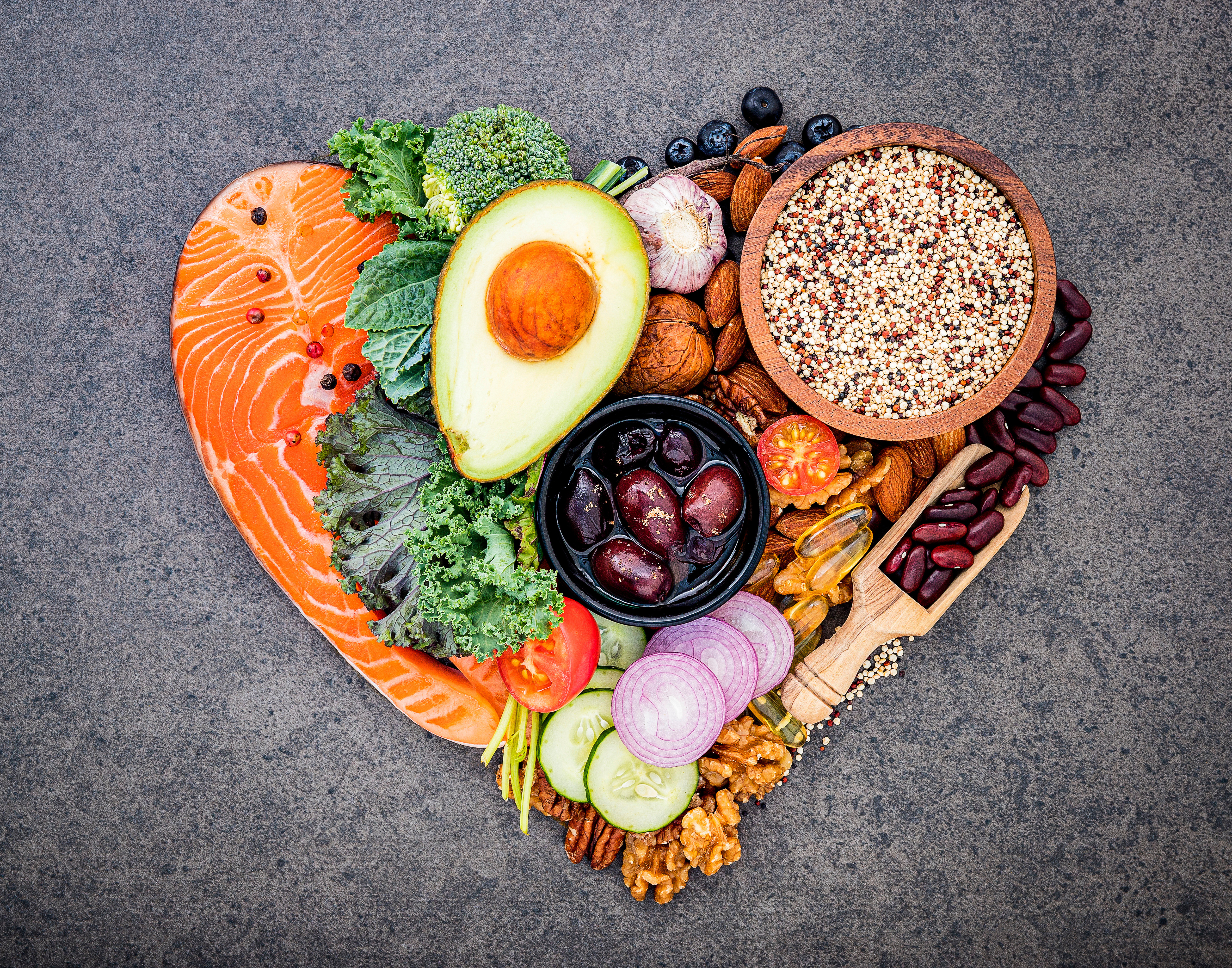  L'alimentation n’est pas seule à jouer un rôle dans la préservation de notre santé. Les compléments alimentaires peuvent, eux aussi, être des alliés précieux. (Visuel Adobe Stock 311741_c_kerdkanno)