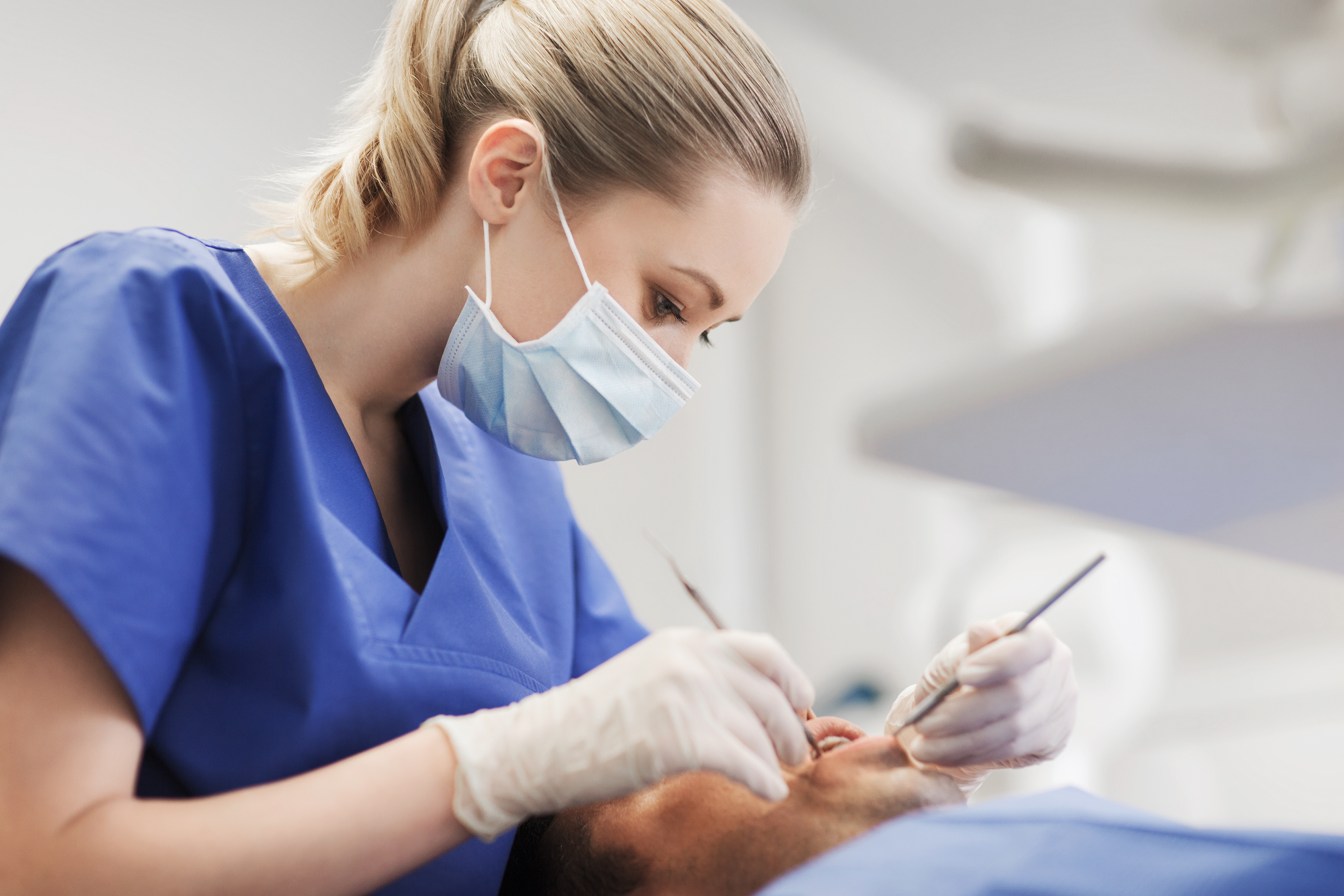 L'étude appelle les médecins à surveiller la santé buccodentaire des patients souffrant de troubles de la santé mentale (Visuel Adobe Stock 117740612).  