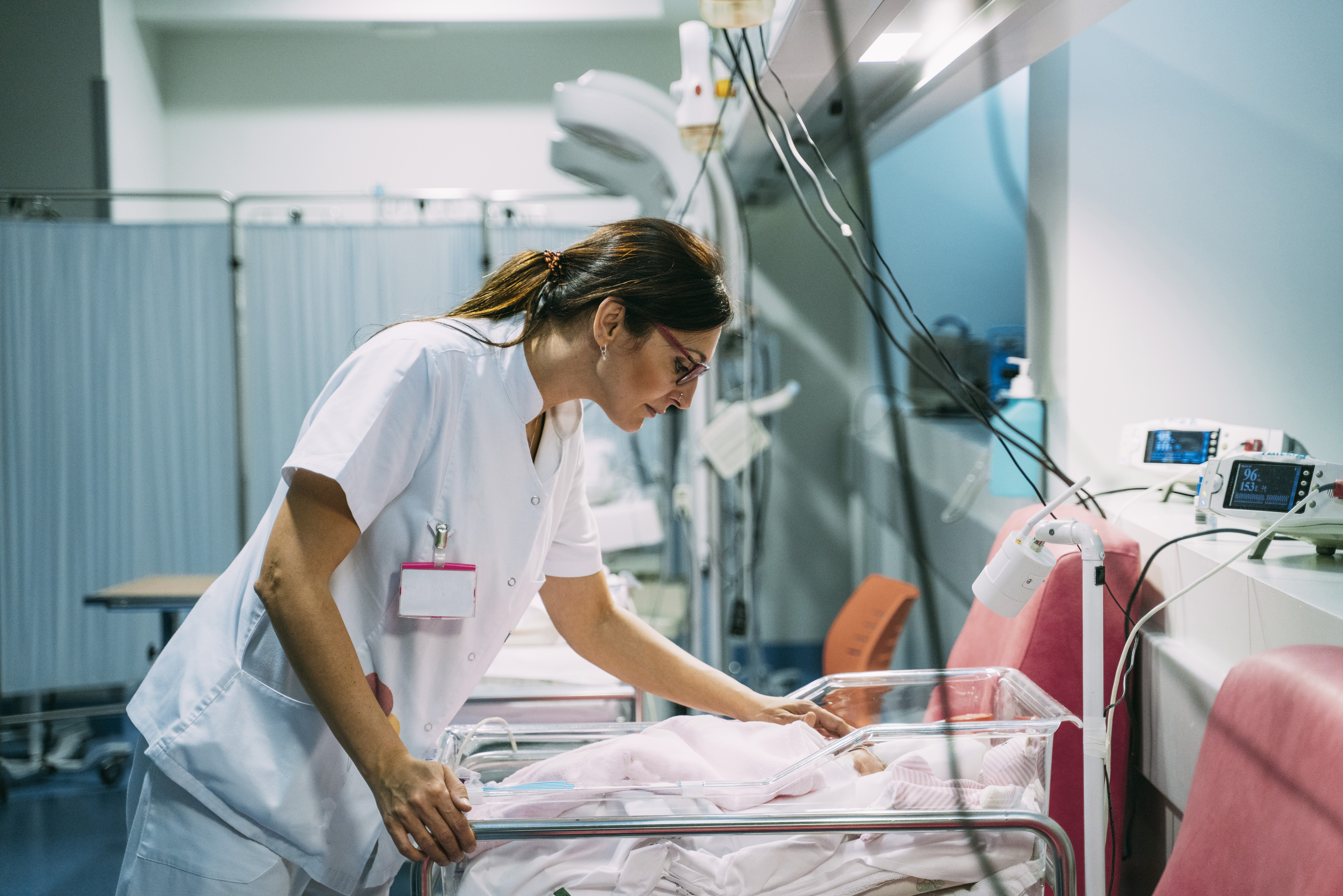 Prendre ses repas de jour permet de réduire les risques pour la santé liés au travail de nuit (Visuel Adobe Stock 260101974)