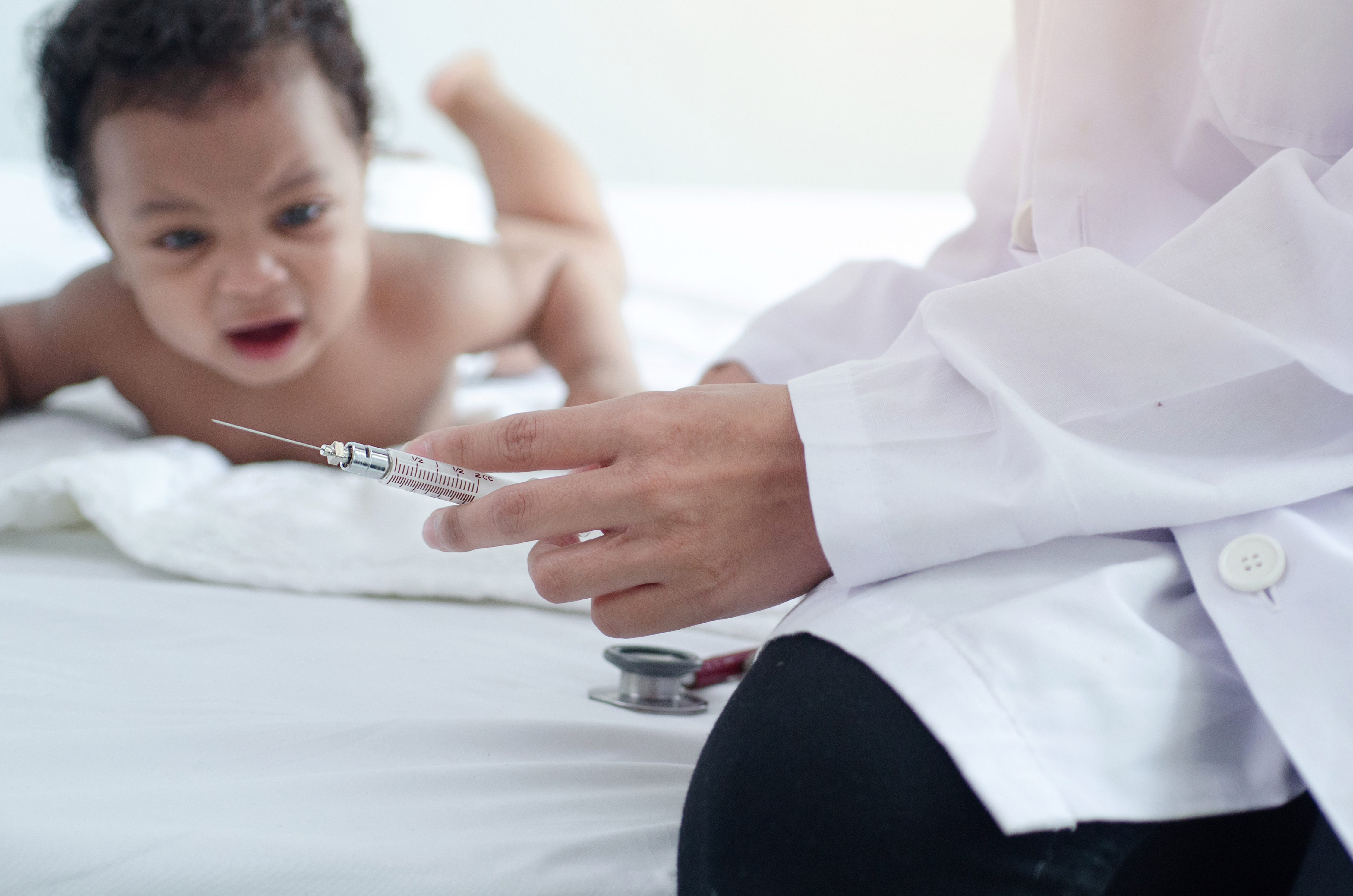 Mais pourquoi la réponse au vaccin contre le paludisme est moins forte, chez les nourrissons âgés de moins de 5 mois ? (Adobe Stock 335713151)