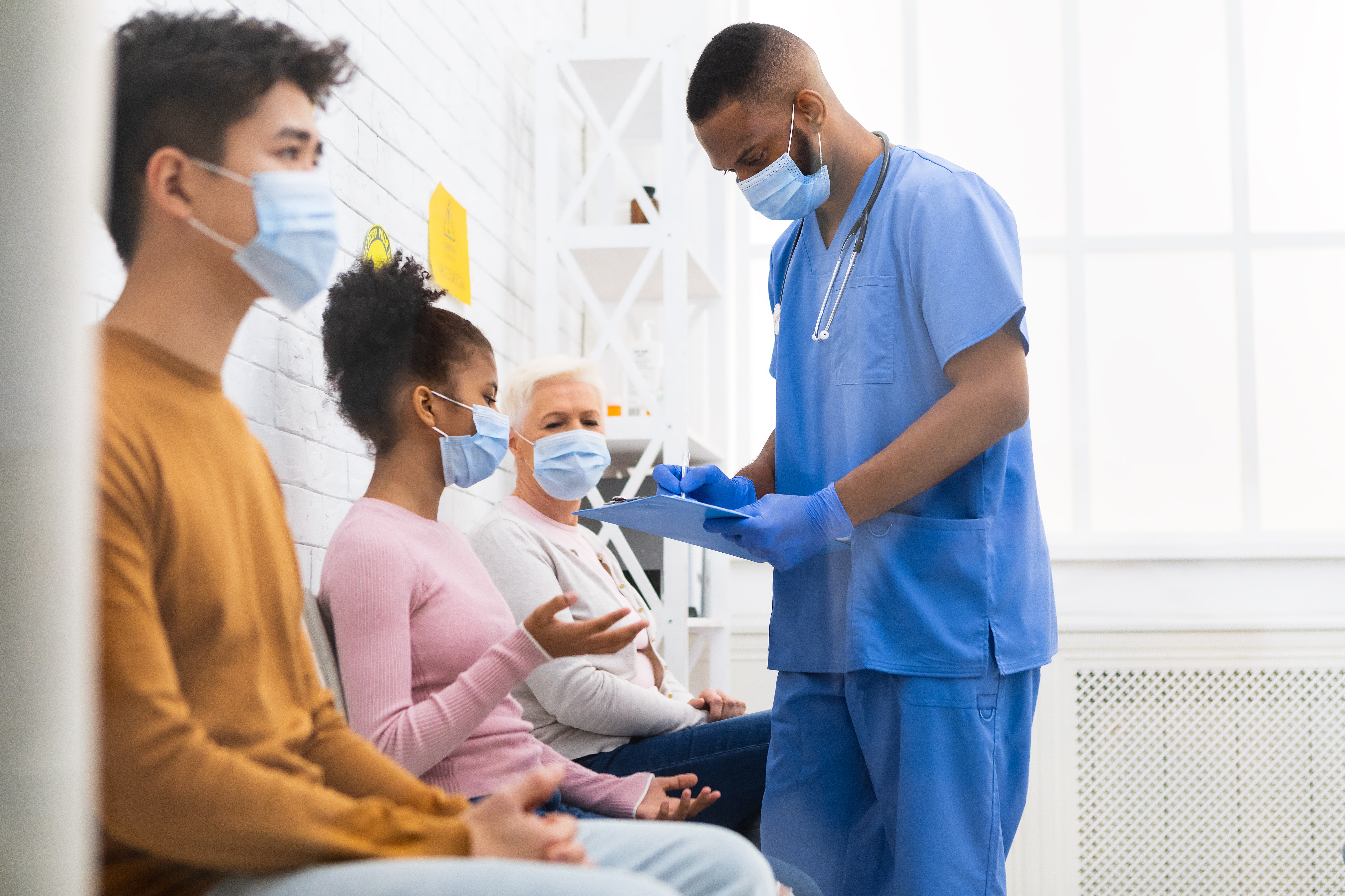  Si dans l’ensemble, ces personnes à antécédents signalent plus de symptômes allergiques après la vaccination, presque toutes ont pu être complètement vaccinées sans effet secondaire sévère (Visuel Adobe Stock 383326216)