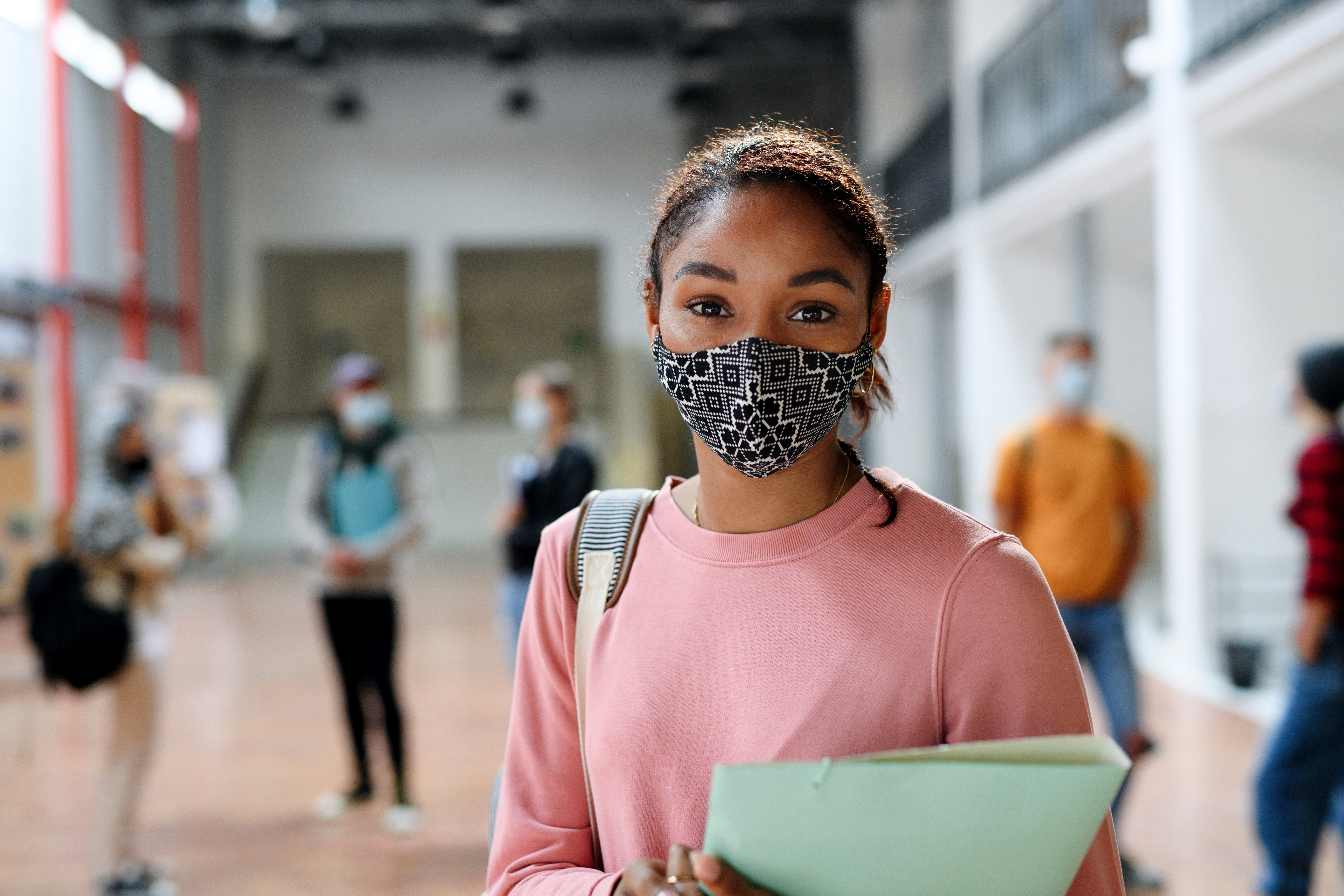 L'infection passée au COVID-19 ne protège pas complètement les jeunes contre la réinfection (Visuel Adobe Stock 391209881) 