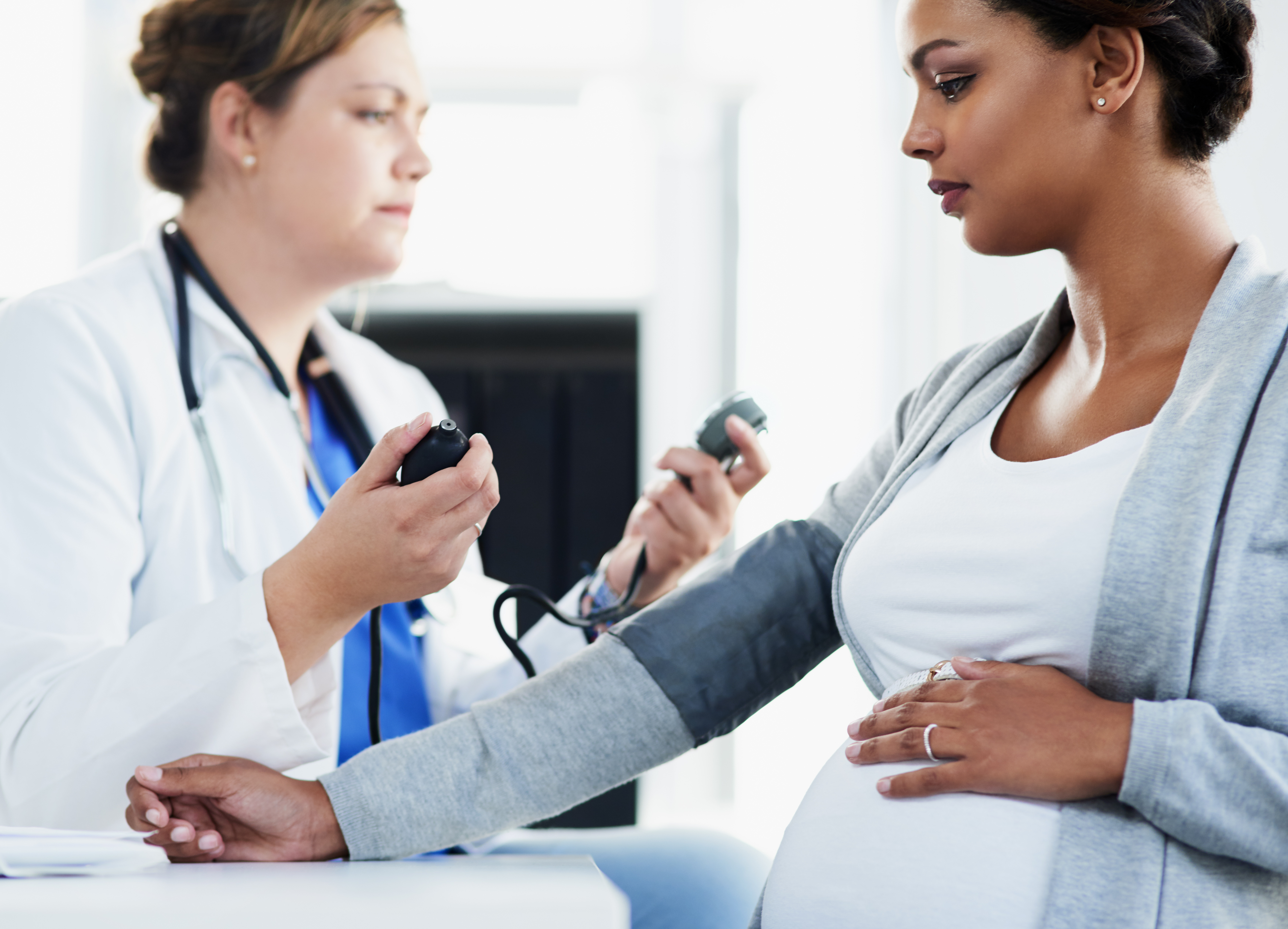 L’exposition du bébé à l'inflammation maternelle, in utero pendant la grossesse, au moment même du développement de son cerveau, peut affecter ensuite considérablement son le vieillissement cérébral et cognitif, 50 années plus tard (Visuel Adobe Stock 493556518)