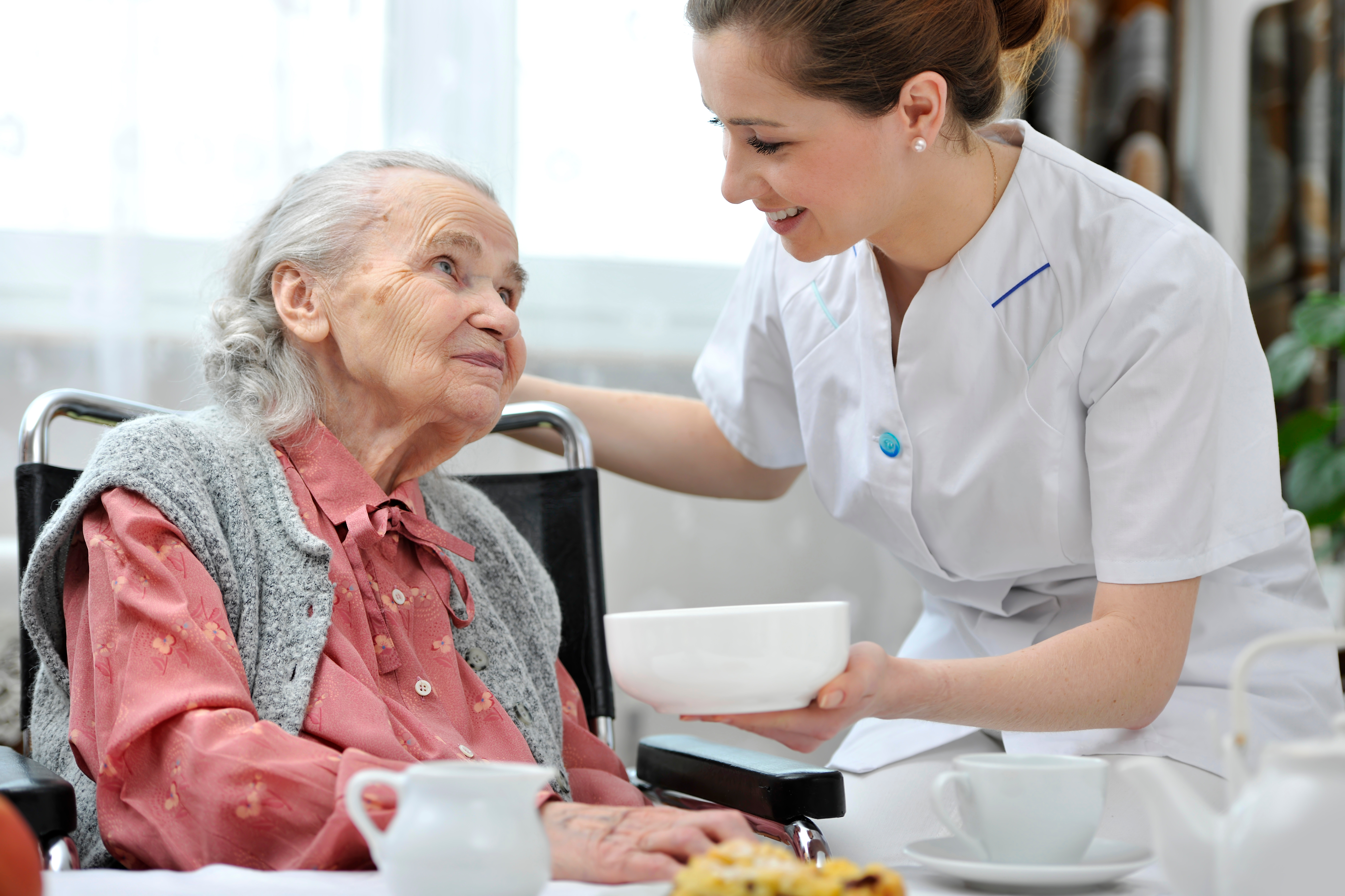 Le jeûne intermittent réduit la pathologie chez la souris, ces résultats vaudront-ils aussi chez les patients atteints de la madie d'Alzheimer ?  (Visuel Adobe Stock 60137246)