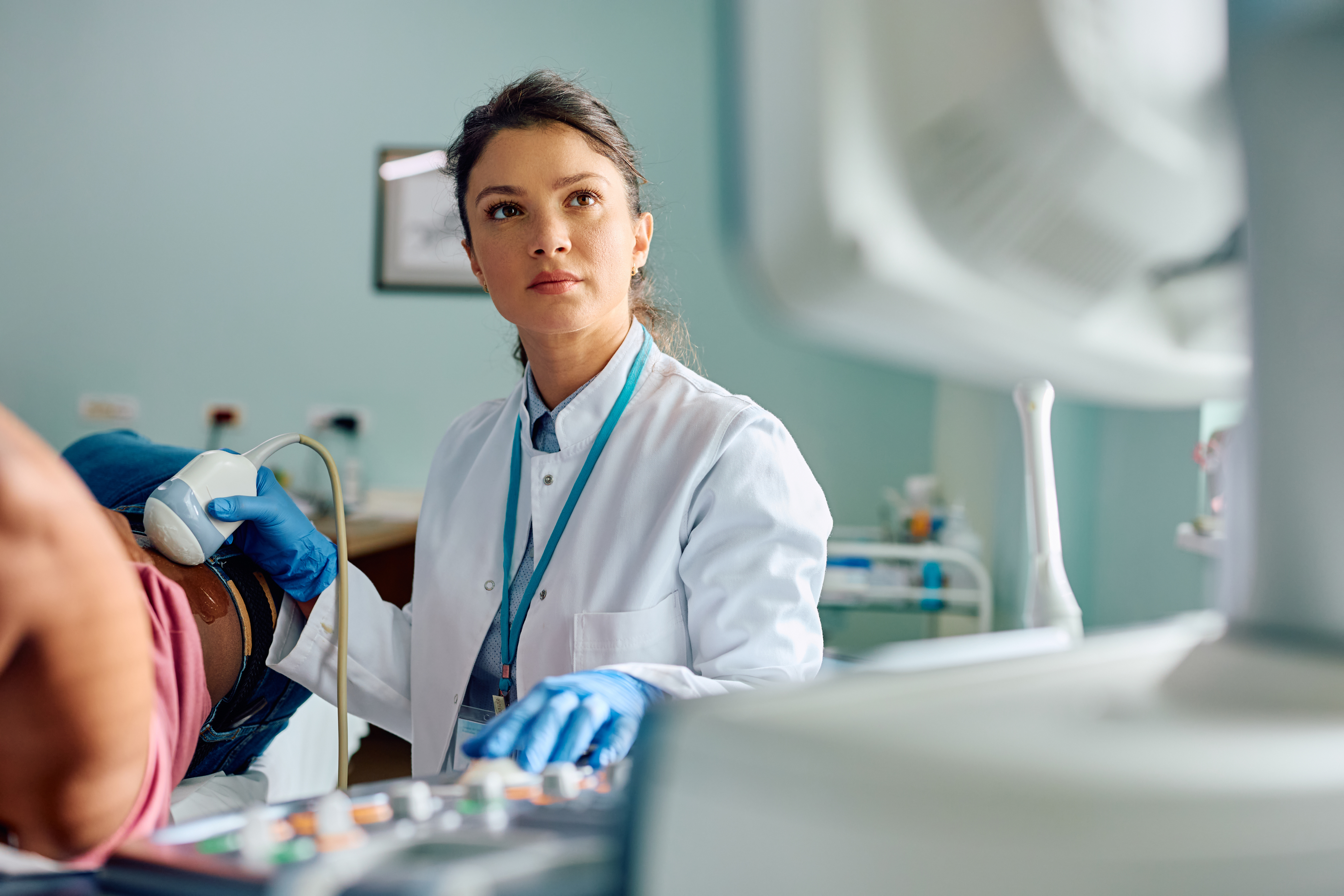 Cette revue de la littérature confirme l’intérêt des interventions de perte de poids pour réduire plusieurs symptômes du syndrome des ovaires polykystiques (SOPK) (Visuel Adobe Stock 614753324)