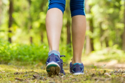 La marche est un type d’exercice adapté à l’âge avancé et que la vitesse de la marche est un indicateur clinique du degré d’autonomie et de l’espérance de vie (Visuel Fotolia 113478300)