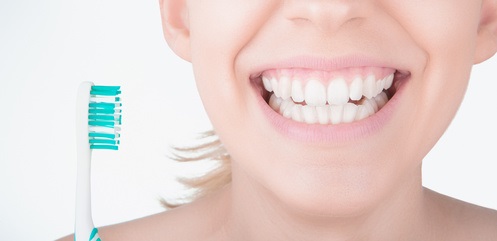 BLANCHIMENT des DENTS : Le peroxyde d'hydrogène peut fragmenter la dentine