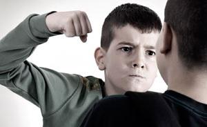 violence physique dans les relations entre adolescents