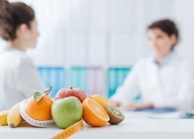 La ménopause est une période de transition parfois difficile à négocier pour les femmes, l’alimentation étant l’une des clés majeure du maintien d’un poids de santé (Visuel Adobe Stock 194728401)