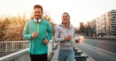 Consacrer plus de temps à l'exercice (activité physique modérée à vigoureuse) induit immanquablement une meilleure forme physique (Visuel Adobe Stock 245150926).