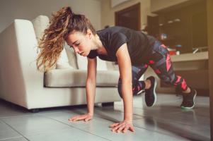 Il reste donc à réinventer des moyens de pratiquer l'activité physique pour garder la forme mais aussi prévenir une explosion des troubles de santé mentale (Visuel Adobe Stock 342713683).