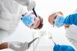 Les dentistes devraient assumer un rôle clé qui pourrait sauver de nombreuses vies (Visuel Adobe Stock 380691820)