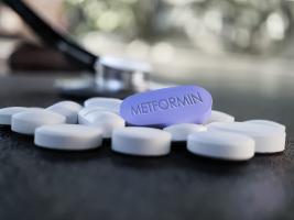 La metformine est ici confirmée comme une option thérapeutique sûre et efficace contre le diabète de type 2 chez les hommes et les femmes qui tentent de concevoir (Visuel Adobe Stock 384185543)