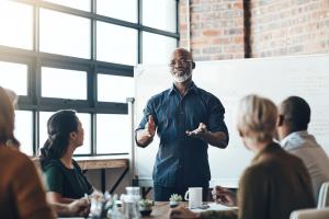 Donner aux aidants de vraies perspectives à la fois personnelles et professionnelles (Visuel Adobe Stock 522929332)