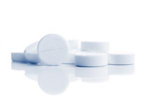 l'aspirine à faible dose ne prolonge pas la survie des personnes en bonne santé de plus de 70 ans et même en cas de risque plus élevé de maladie cardiovasculaire.