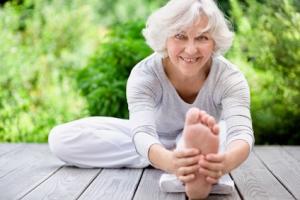 Même les personnes âgées qui ne sont pas habituées à pratiquer l'exercice peuvent bénéficier d'exercices de résistance tels que la musculation