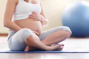 De nombreuses recherches ont alerté sur les conséquences de l’obésité maternelle, lors de la conception et de la grossesse, sur la santé des enfants à naître (Visuel Adobe Stock 141052034)