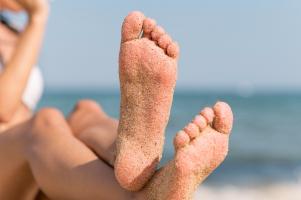 Avec la chaleur, vos pieds ne sont pas à l’abri de la mycose, une infection fongique fréquente, particulièrement gênante (Visuel Freepik 9988447)